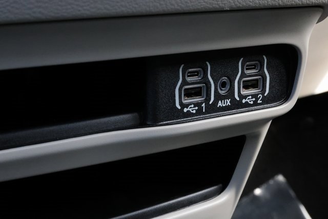 Used 2024 Chrysler Voyager LX image 28