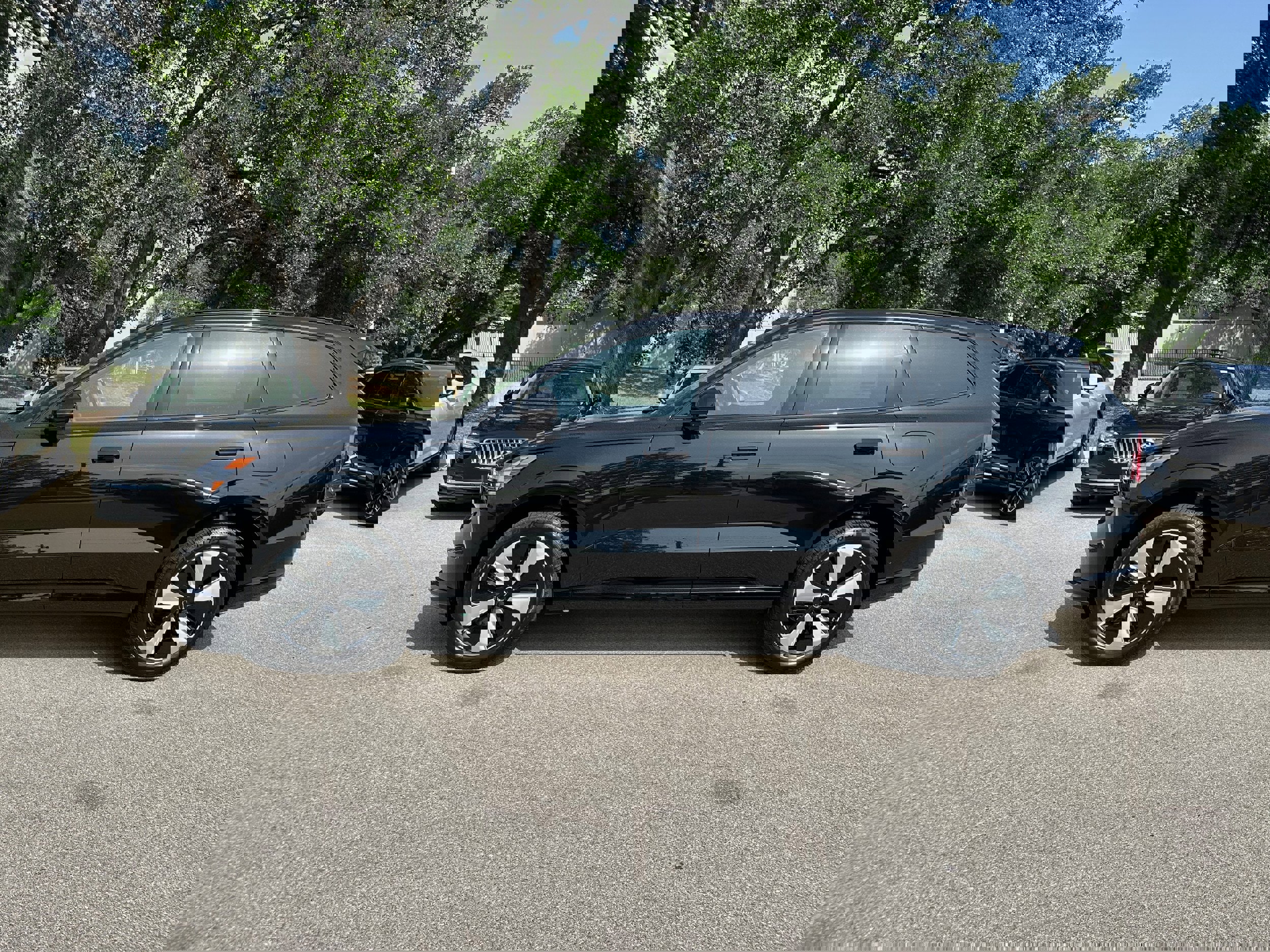 New 2025 Volvo EX90 Plus image 3