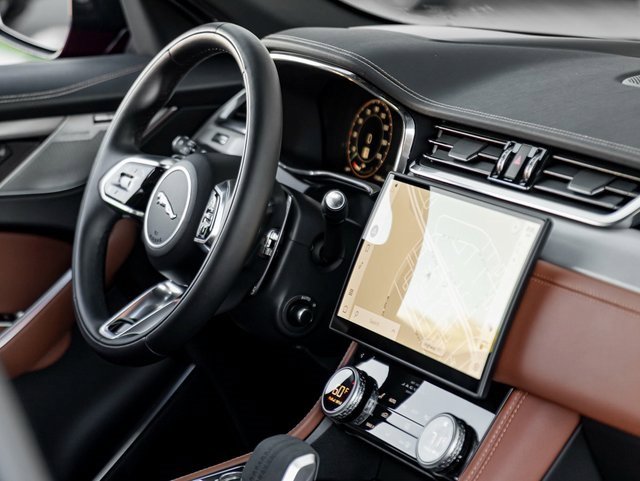 Used 2025 Jaguar F-PACE R-Dynamic S image 30