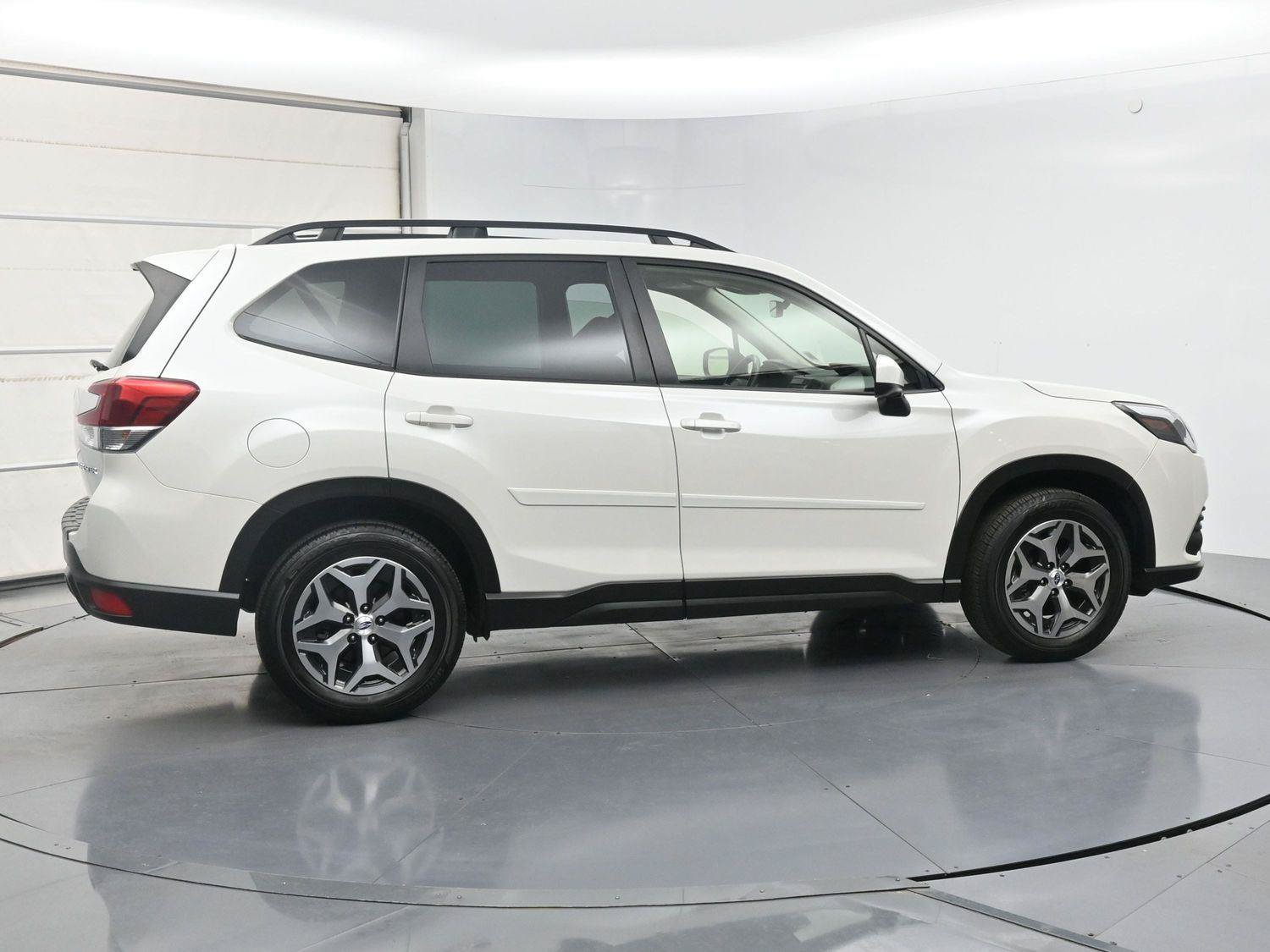 Used 2023 Subaru Forester Premium AWD/4WD image 27