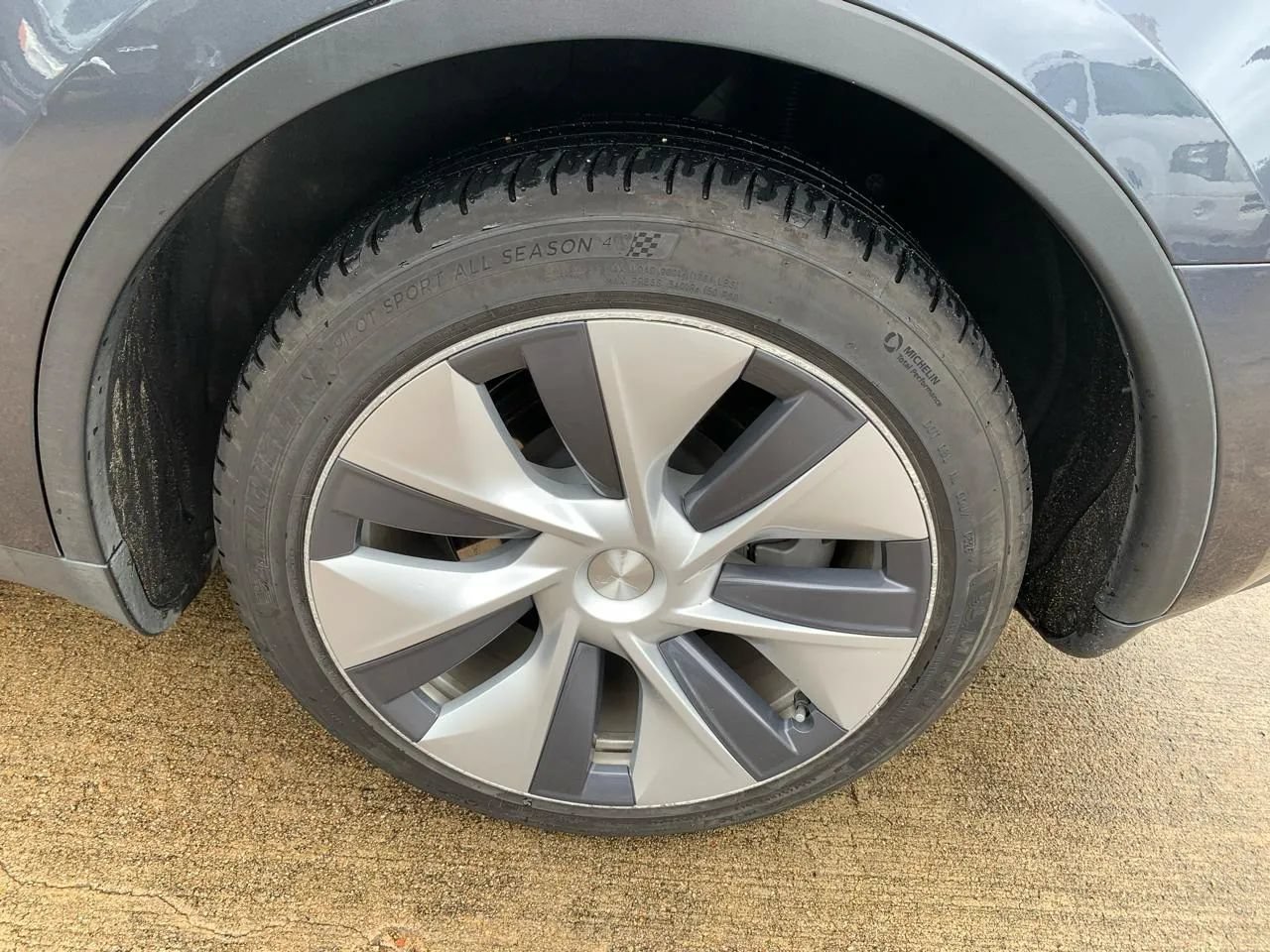 Used 2023 Tesla Model Y Long Range AWD/4WD image 21