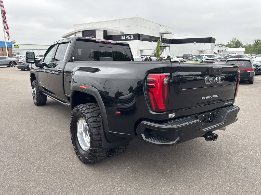Used 2024 GMC Sierra 3500 Denali Ultimate AWD/4WD image 3