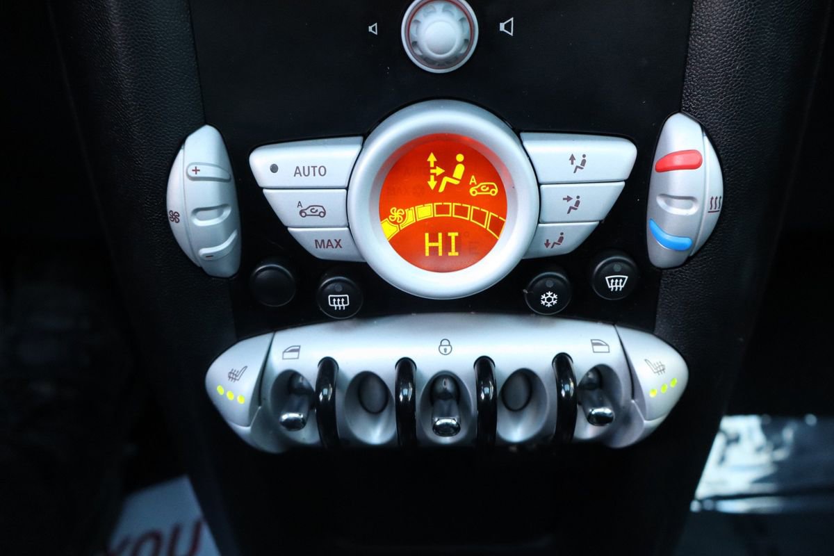 Used 2009 MINI Cooper Hardtop w/ Premium Pkg image 16