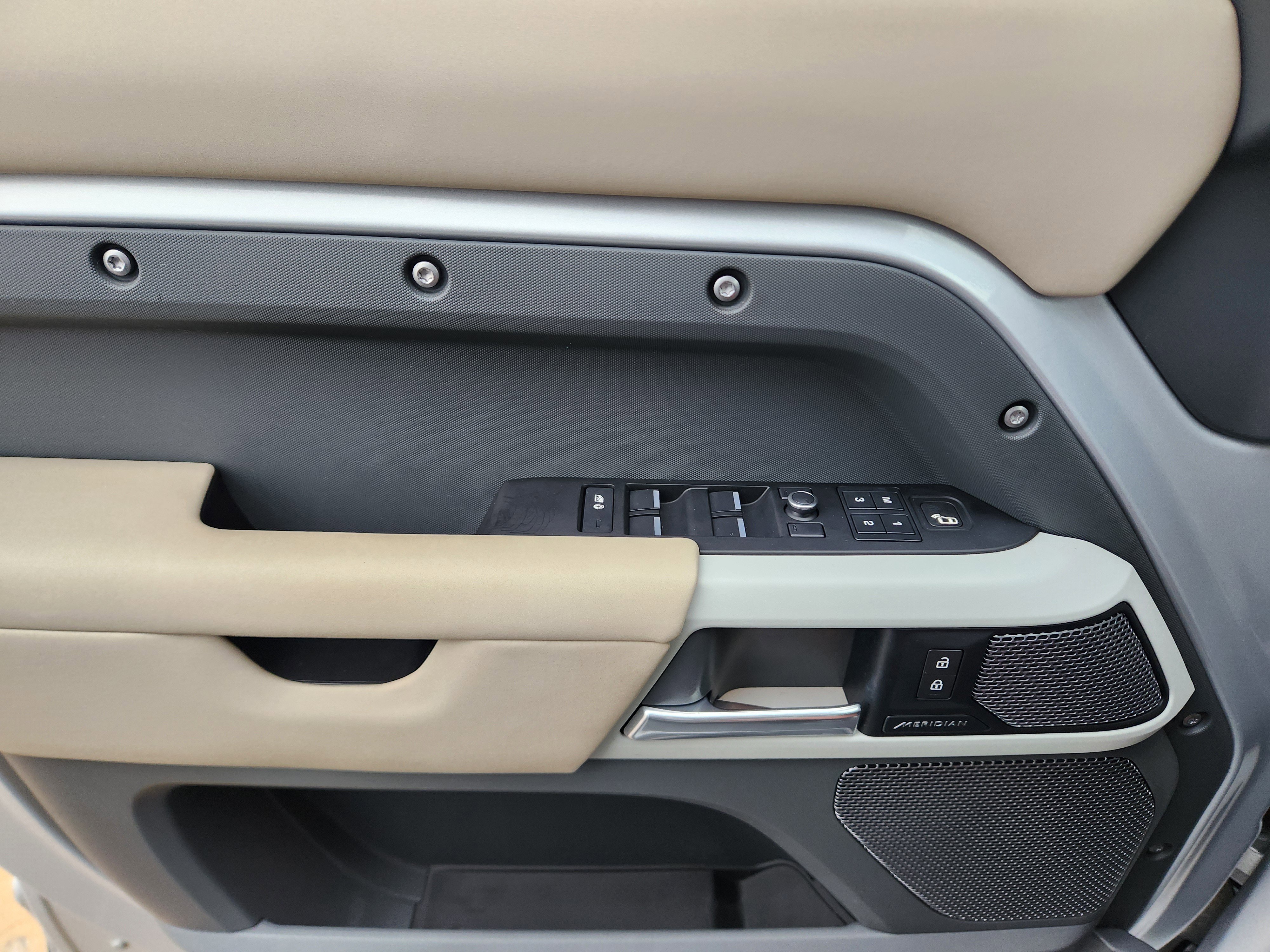 Used 2021 Land Rover Defender 110 SE image 21