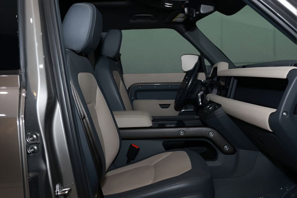 Used 2023 Land Rover Defender 110 X-Dynamic SE image 18