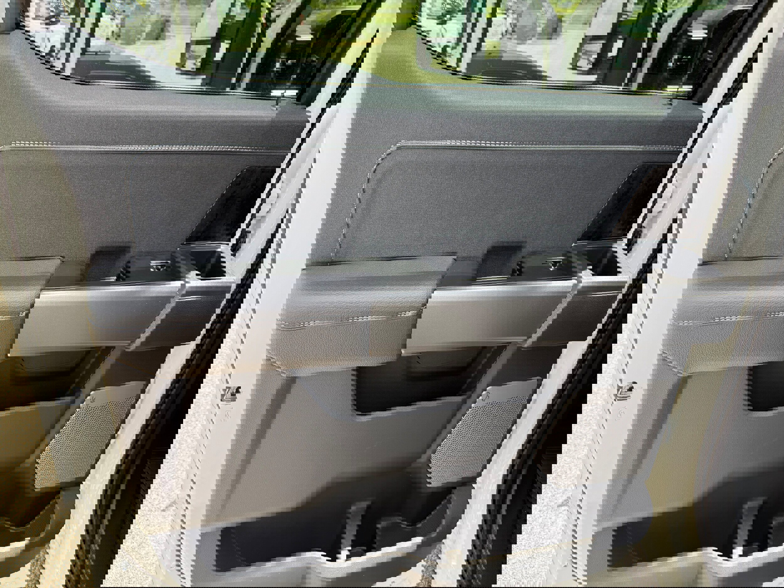 New 2025 Ford F350 Lariat w/ Lariat Ultimate Package image 15