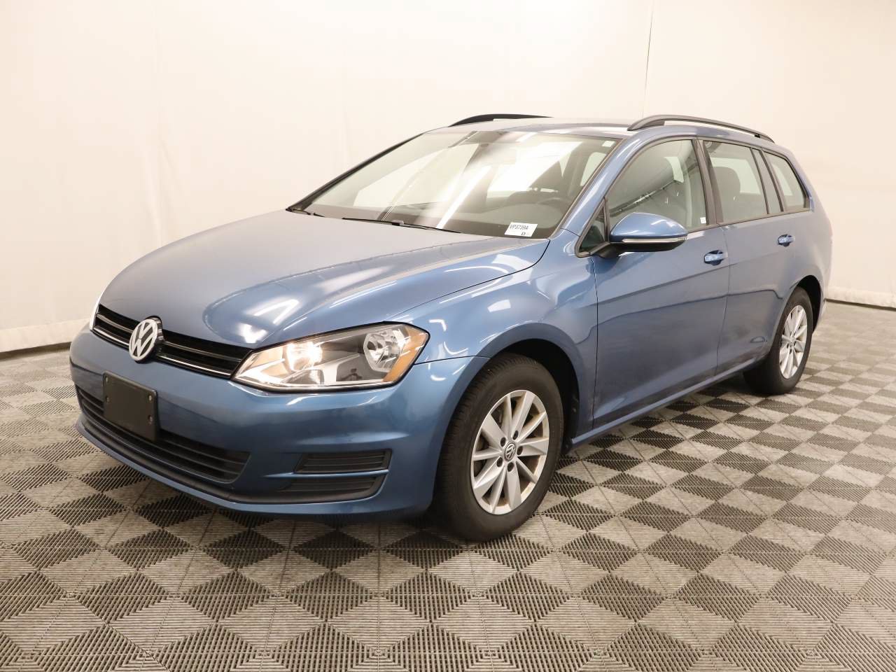 Used 2015 Volkswagen Golf S FWD image 1