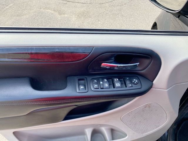 Used 2016 Dodge Grand Caravan SXT FWD image 26