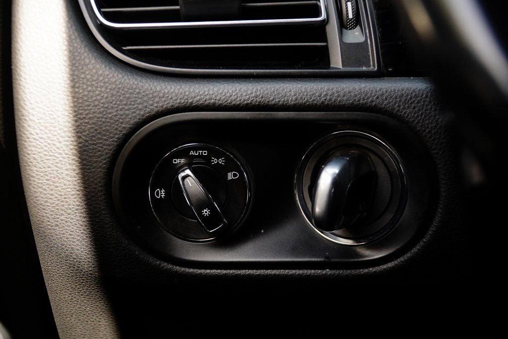 Used 2020 Porsche Macan S image 32