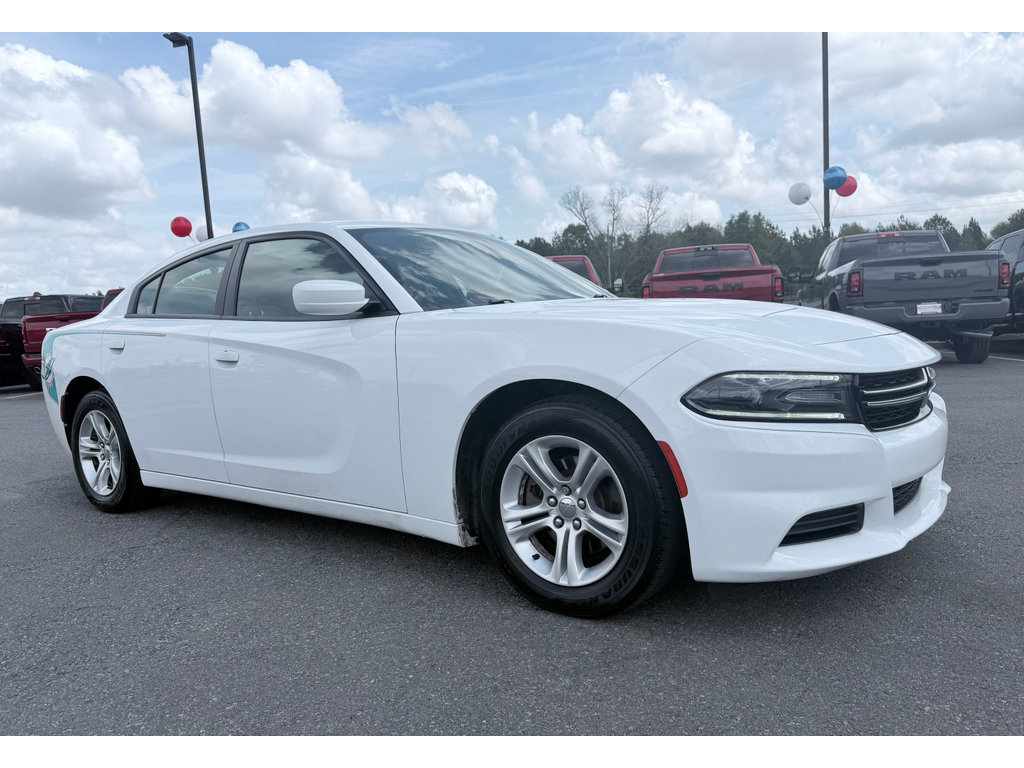 Used 2017 Dodge Charger SE w/ Popular Equipment Group image 2
