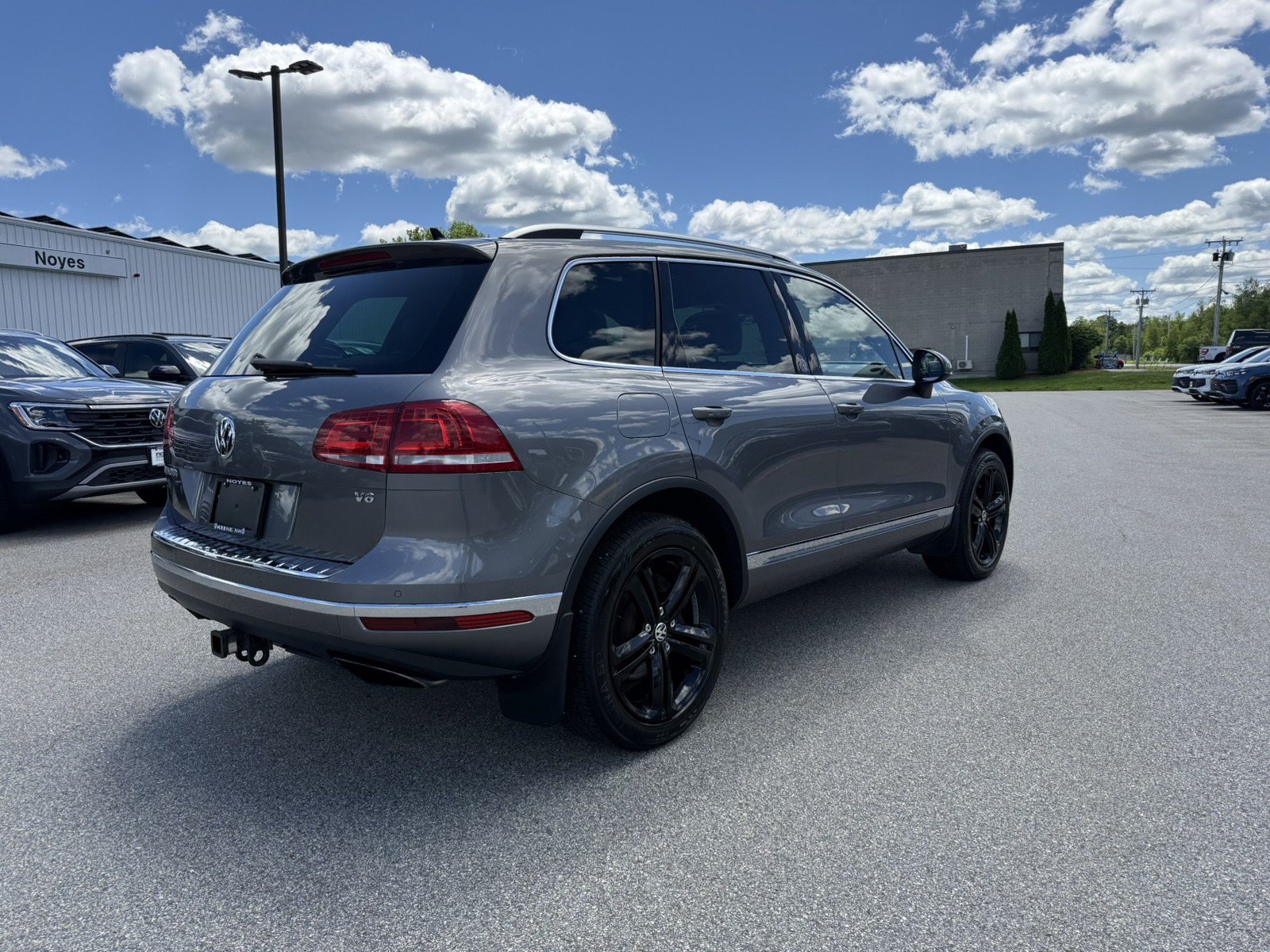 Used 2017 Volkswagen Touareg Wolfsburg Edition AWD/4WD image 5