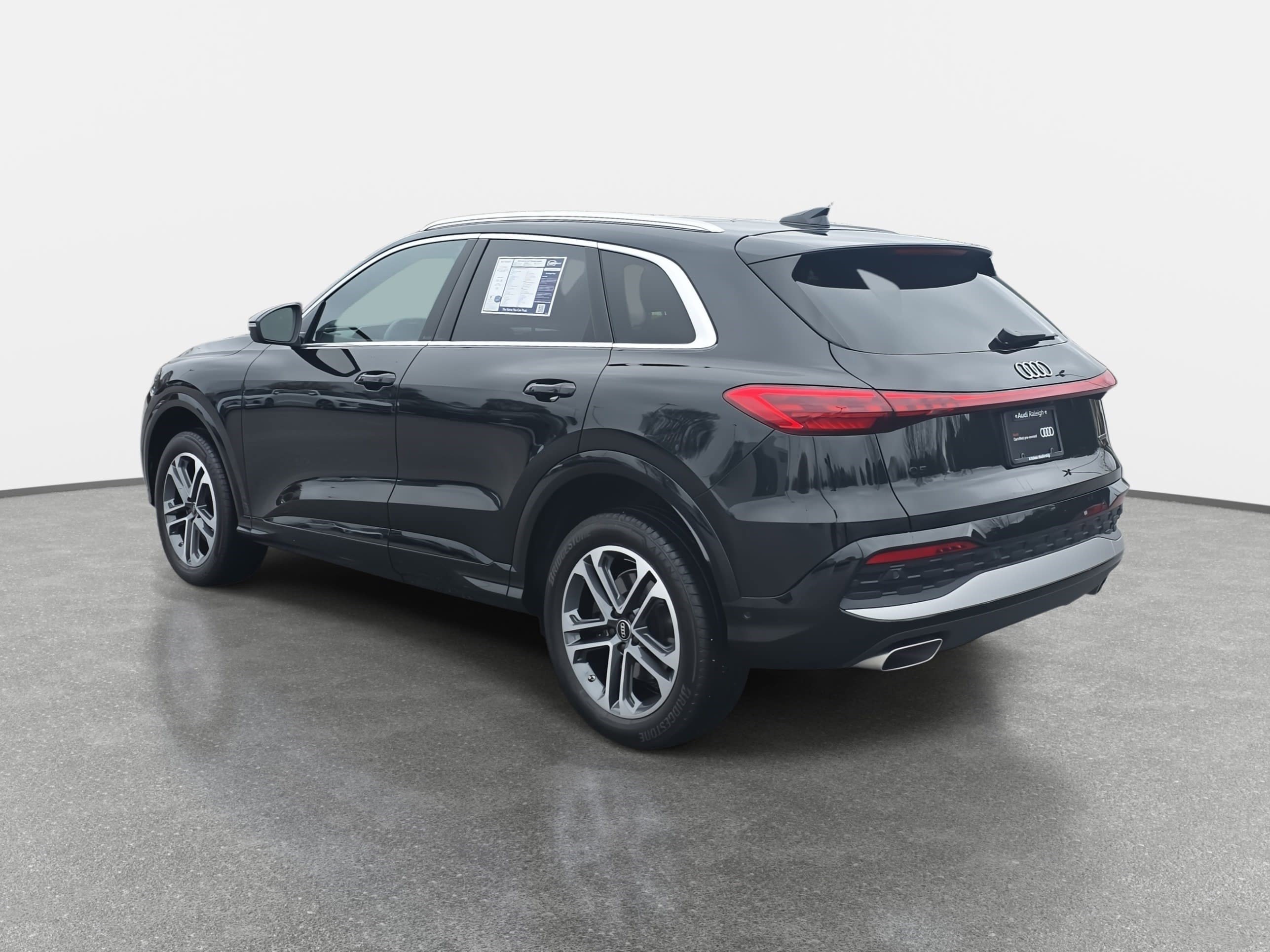 Certified 2025 Audi Q5 Premium w/ Convenience Package image 7