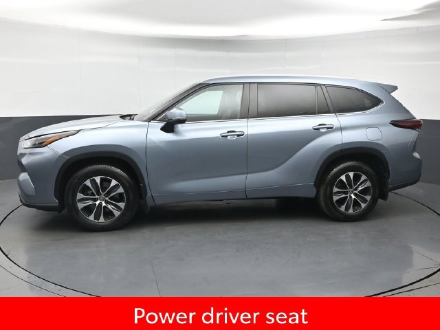 Used 2024 Toyota Highlander XLE AWD/4WD image 2