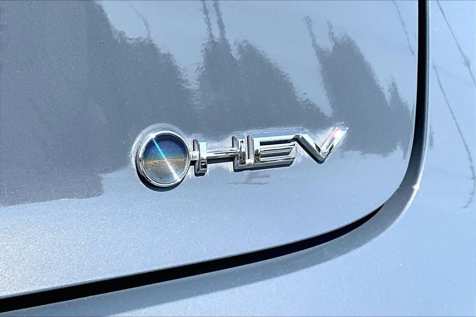 Used 2024 Toyota Prius XLE FWD image 9