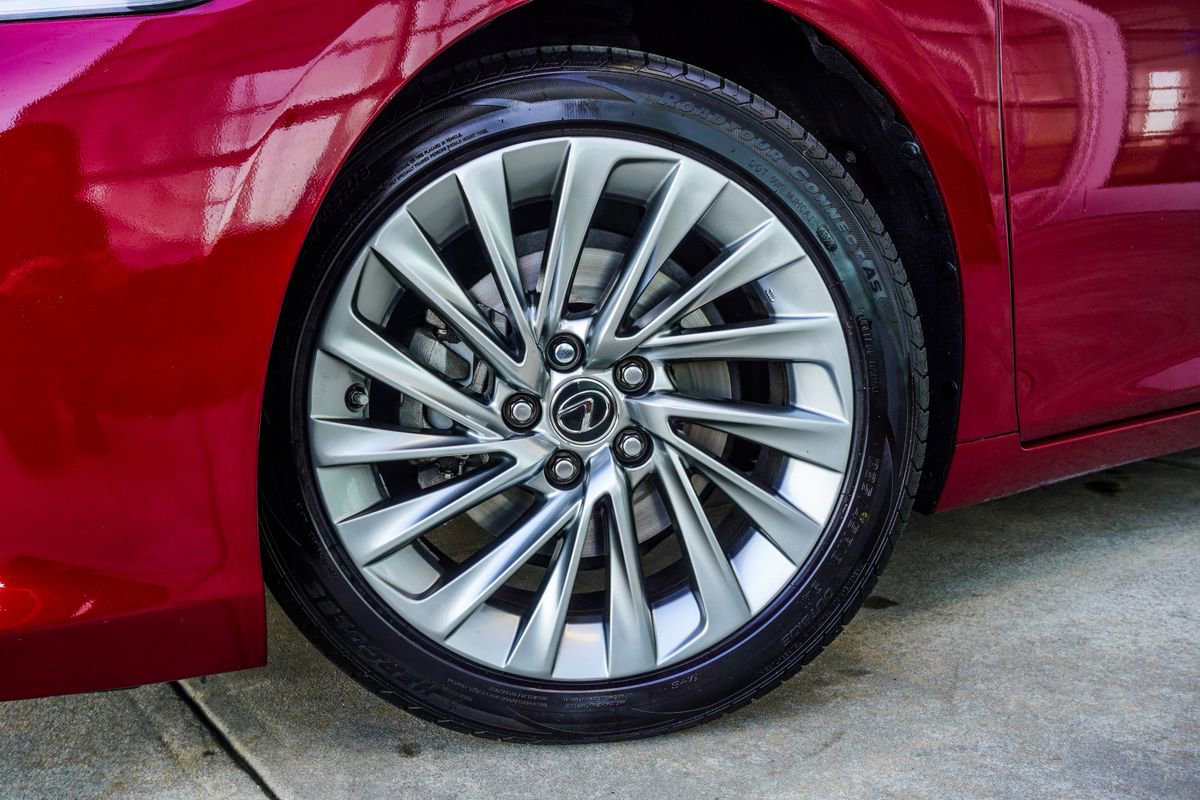 Used 2020 Lexus ES 350 Ultra Luxury w/ Accessory Package 2 image 3