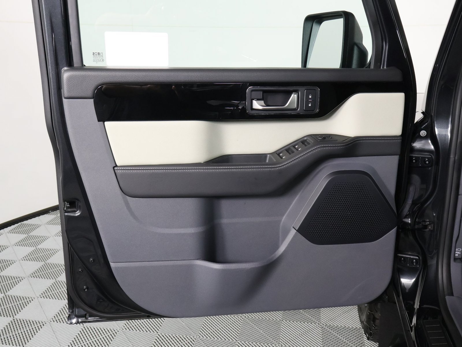 Used 2024 INEOS Grenadier Station Wagon AWD/4WD image 17