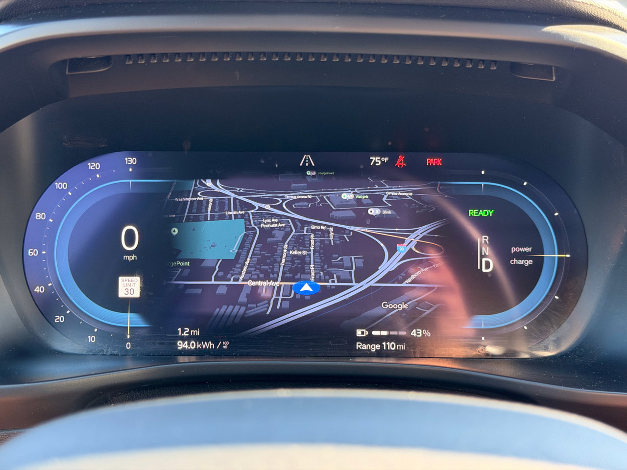 Used 2022 Volvo XC40 P8 Recharge Plus image 25