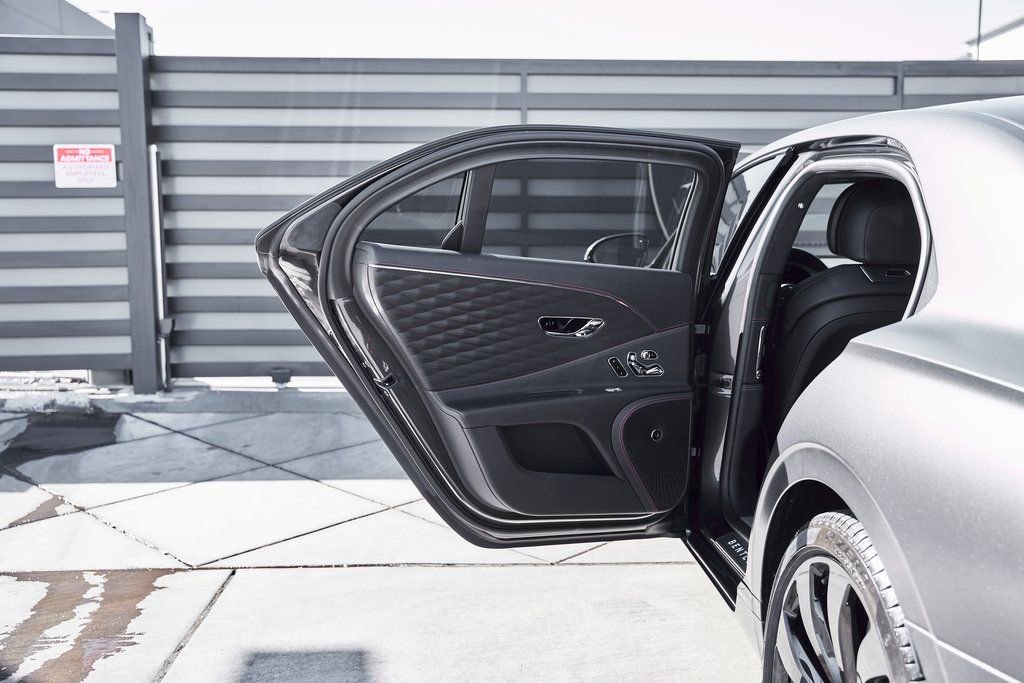 Used 2023 Bentley Flying Spur V8 image 27