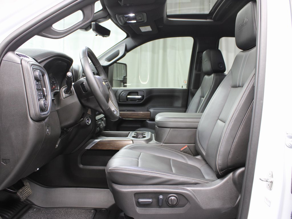 Used 2023 Chevrolet Silverado 2500 High Country w/ Z71 Off-Road Package image 9