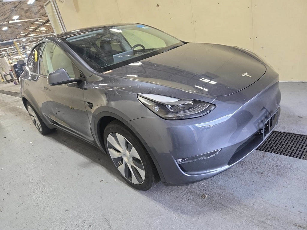 Used 2023 Tesla Model Y Long Range AWD/4WD image 3