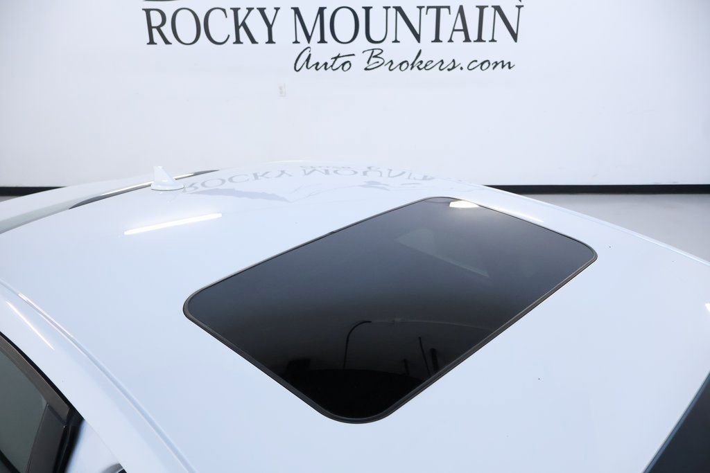 Used 2019 Ford Fusion SE image 12