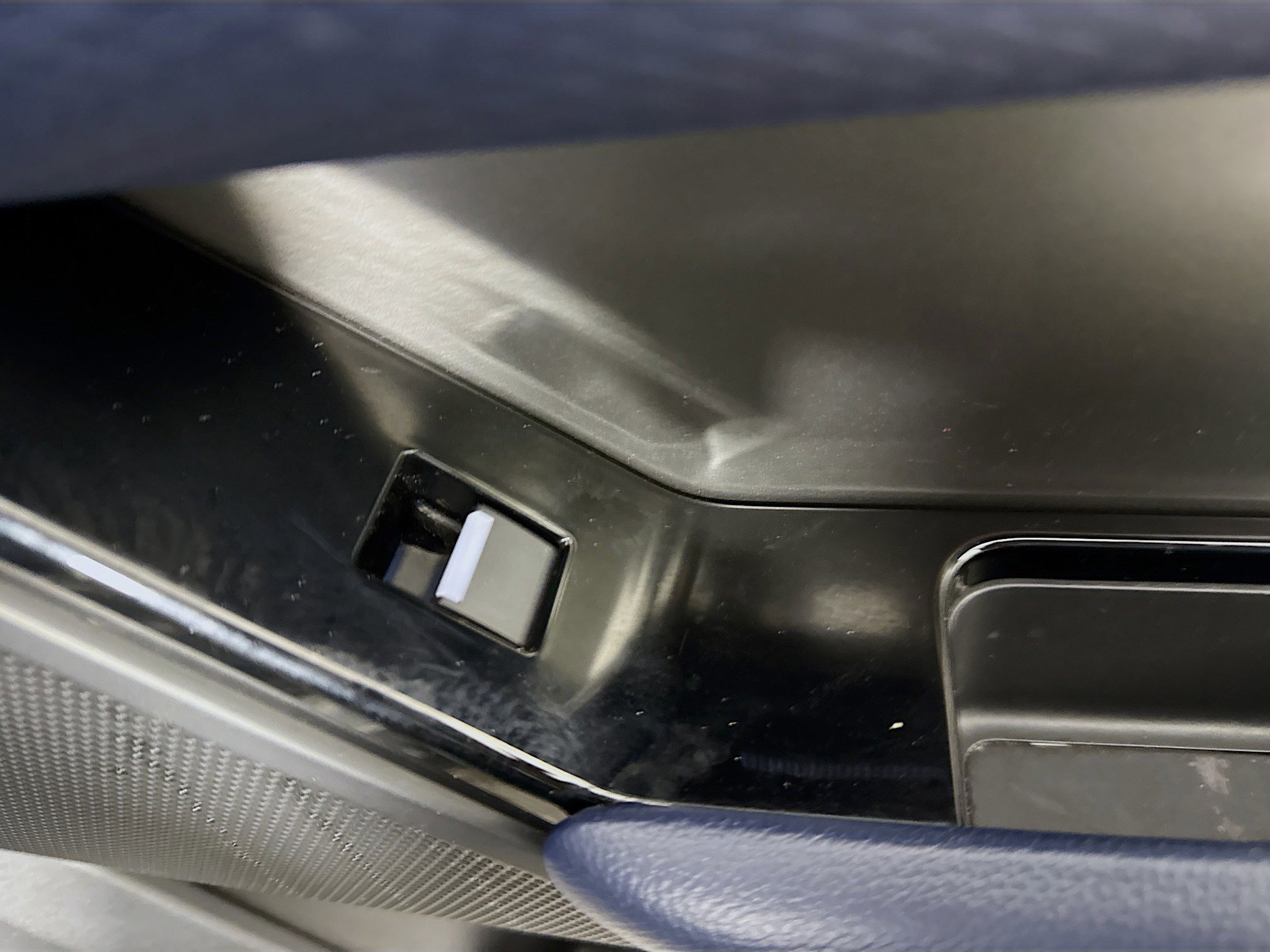 Used 2020 Land Rover Range Rover Velar S image 31