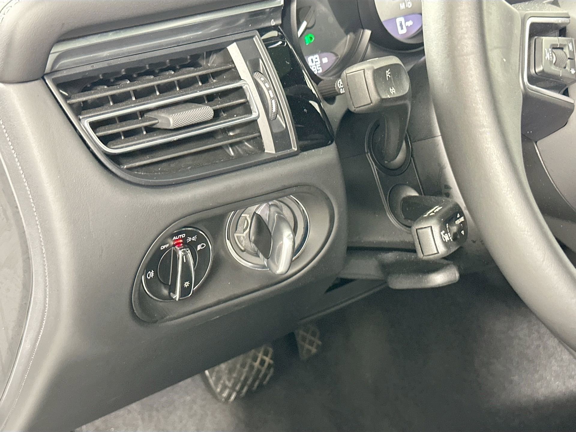 Certified 2024 Porsche Macan S image 33