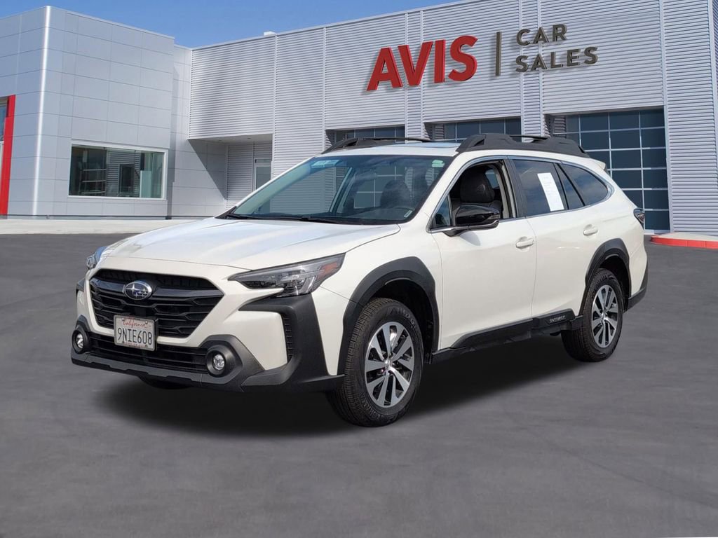 Used 2025 Subaru Outback Premium image 1