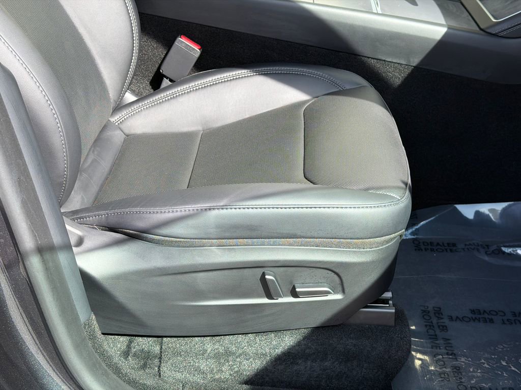 Used 2026 Tesla Model Y Long Range image 13