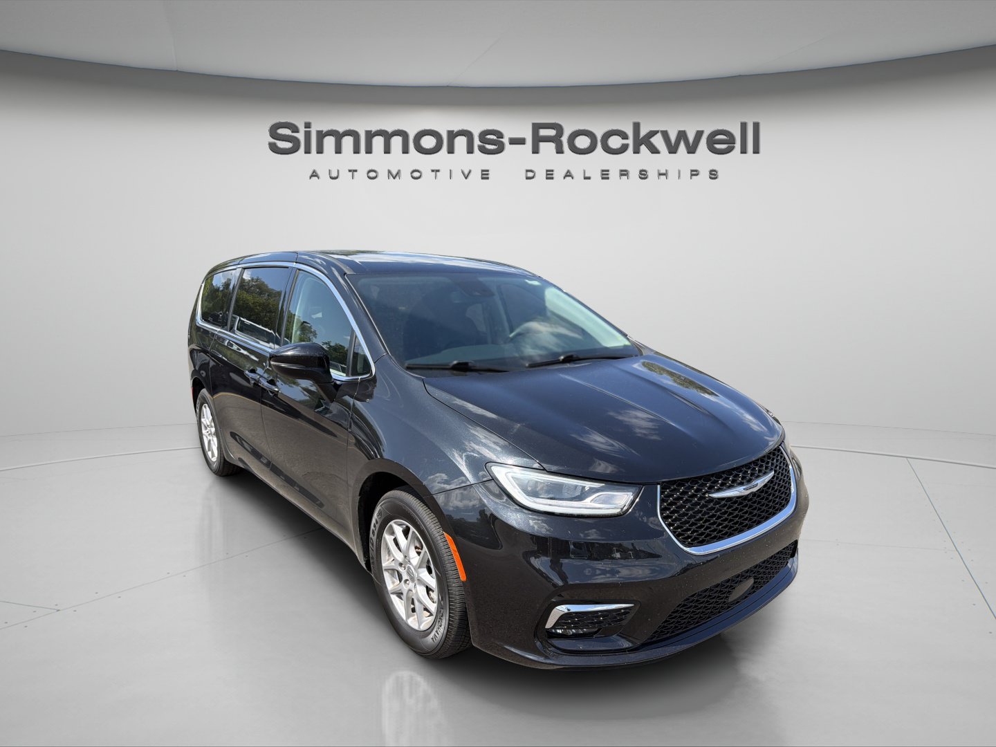 Used 2023 Chrysler Pacifica Touring-L FWD image 7
