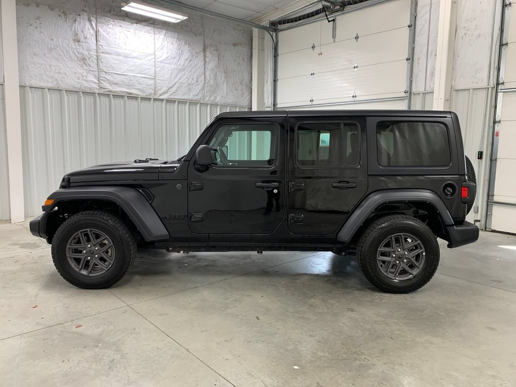Used 2024 Jeep Wrangler Unlimited Sport AWD/4WD image 20
