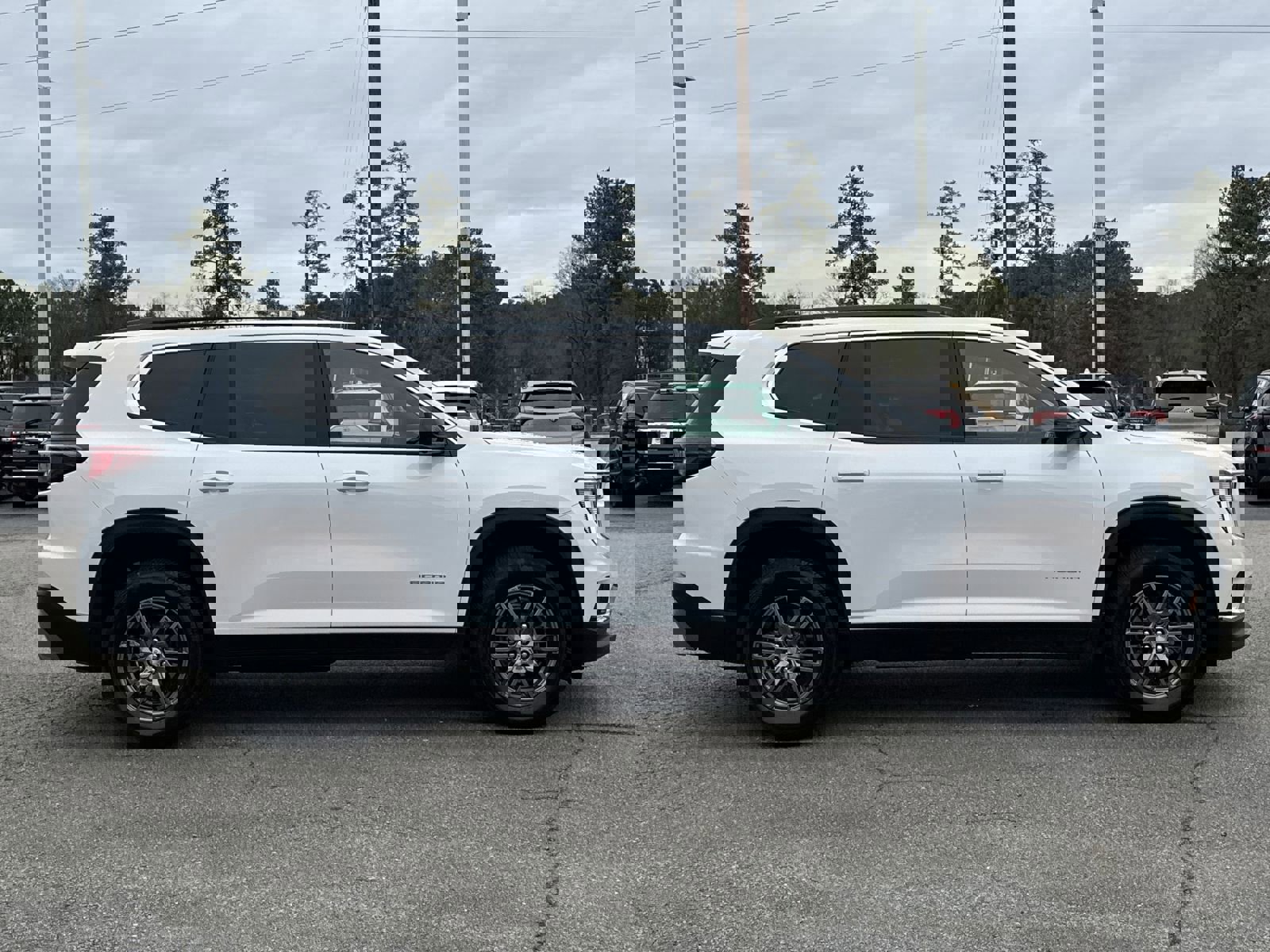 Used 2025 GMC Acadia Elevation image 11