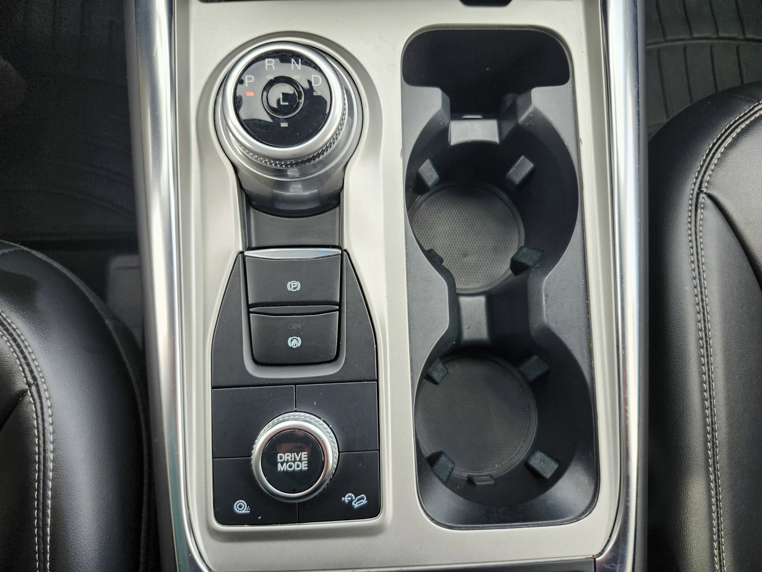 Used 2023 Ford Explorer XLT w/ Equipment Group 202A image 23