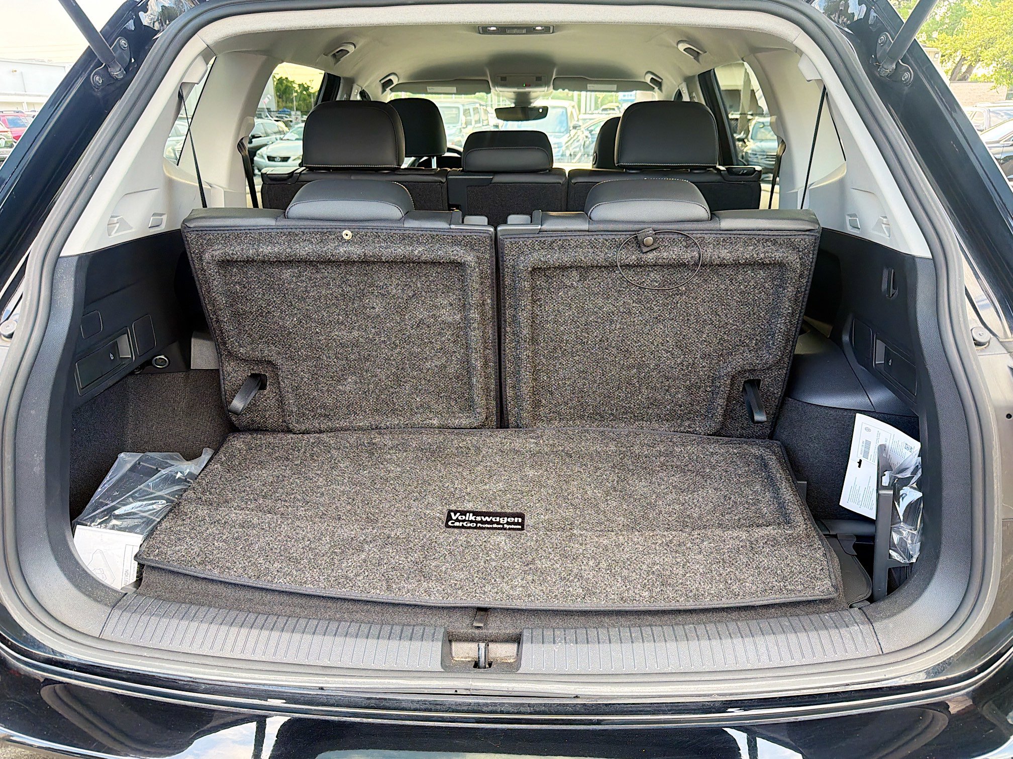 Used 2023 Volkswagen Tiguan SE image 11