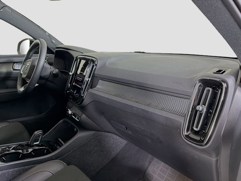 Used 2022 Volvo XC40 T5 R-Design w/ Advanced Package image 29