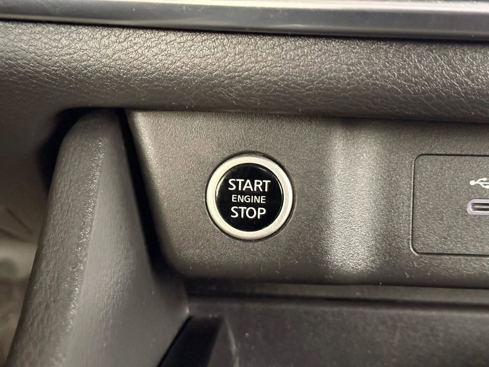 Used 2023 Nissan Rogue S AWD/4WD image 75