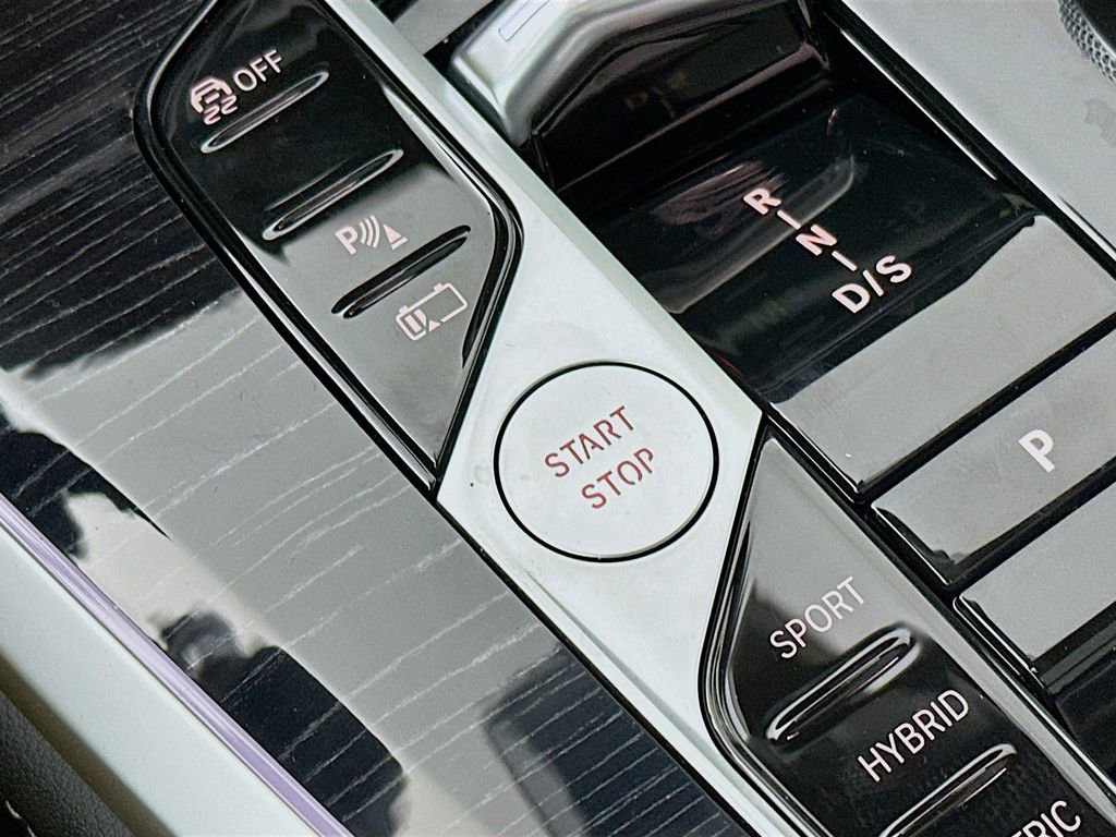 Used 2026 BMW X5 xDrive50e image 17