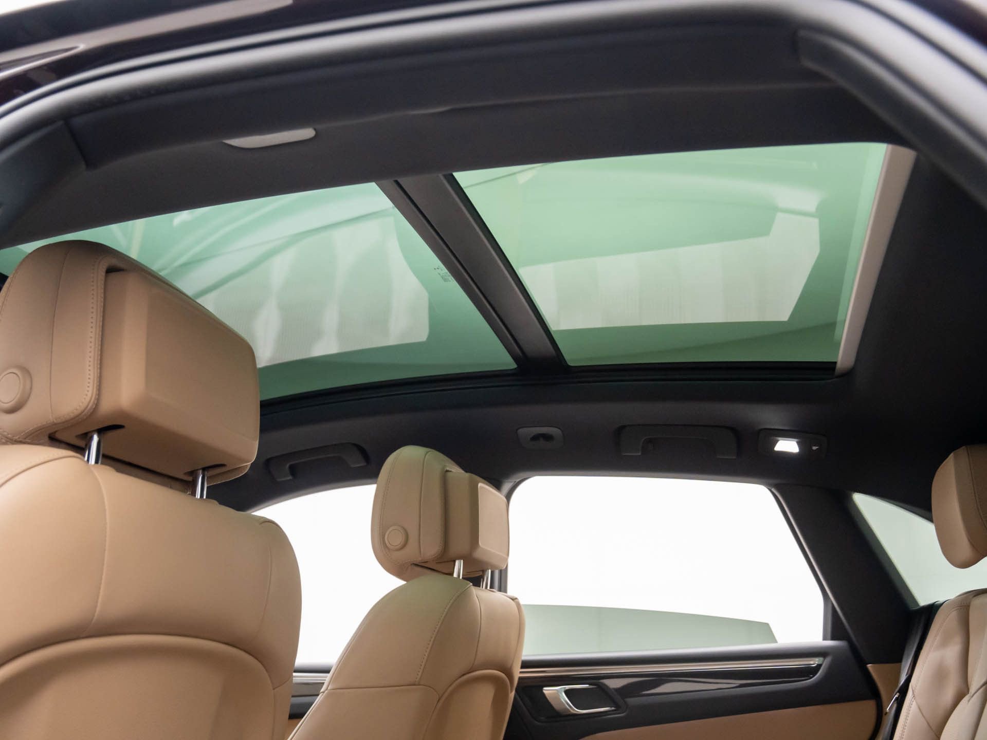 Certified 2023 Porsche Macan image 19