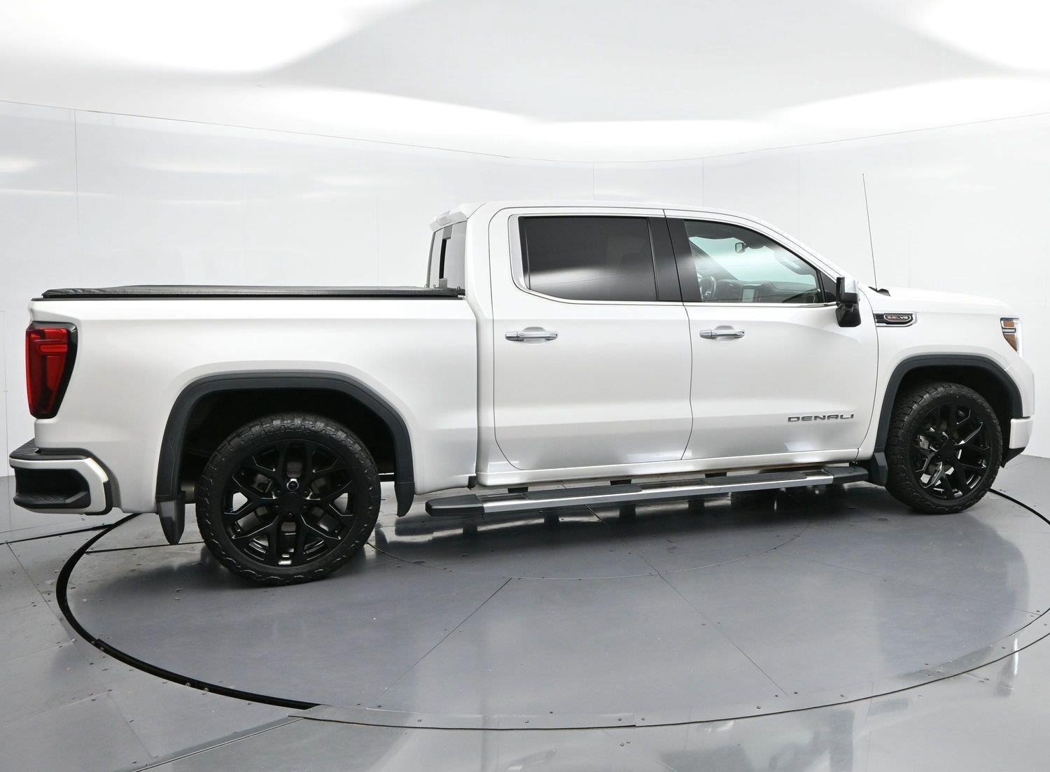 Used 2022 GMC Sierra 1500 Denali w/ Driver Alert Package II AWD/4WD image 4