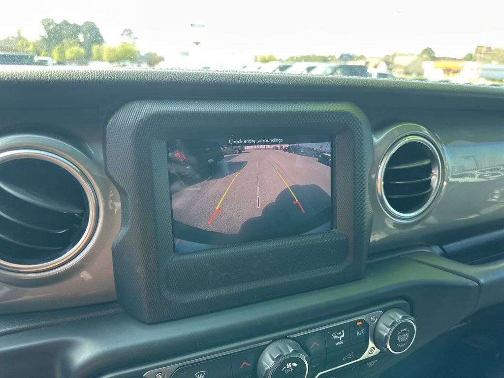 Used 2019 Jeep Wrangler Unlimited Sahara image 18