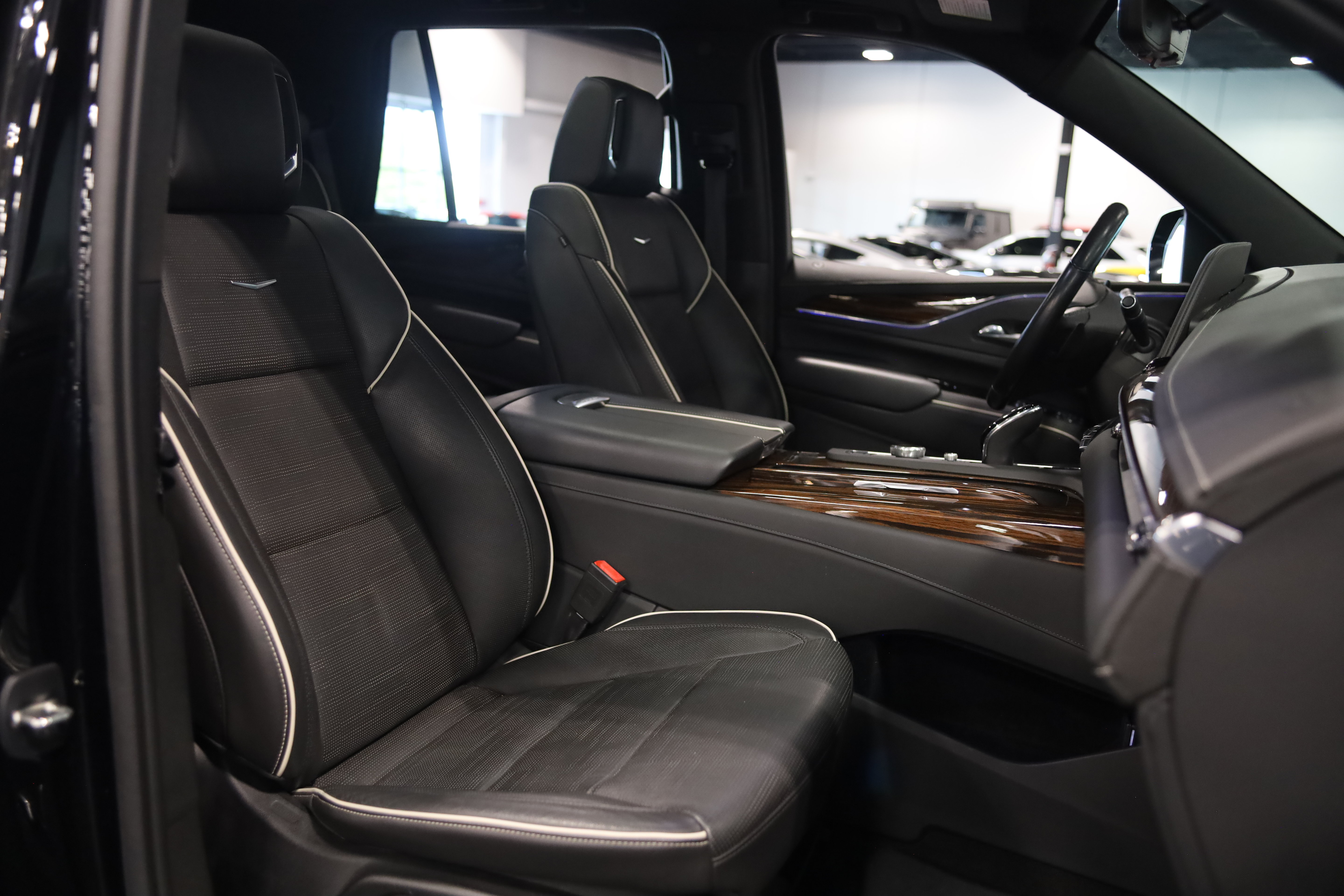 Used 2021 Cadillac Escalade Premium Luxury w/ Driver Assist Tech Package AWD/4WD image 43