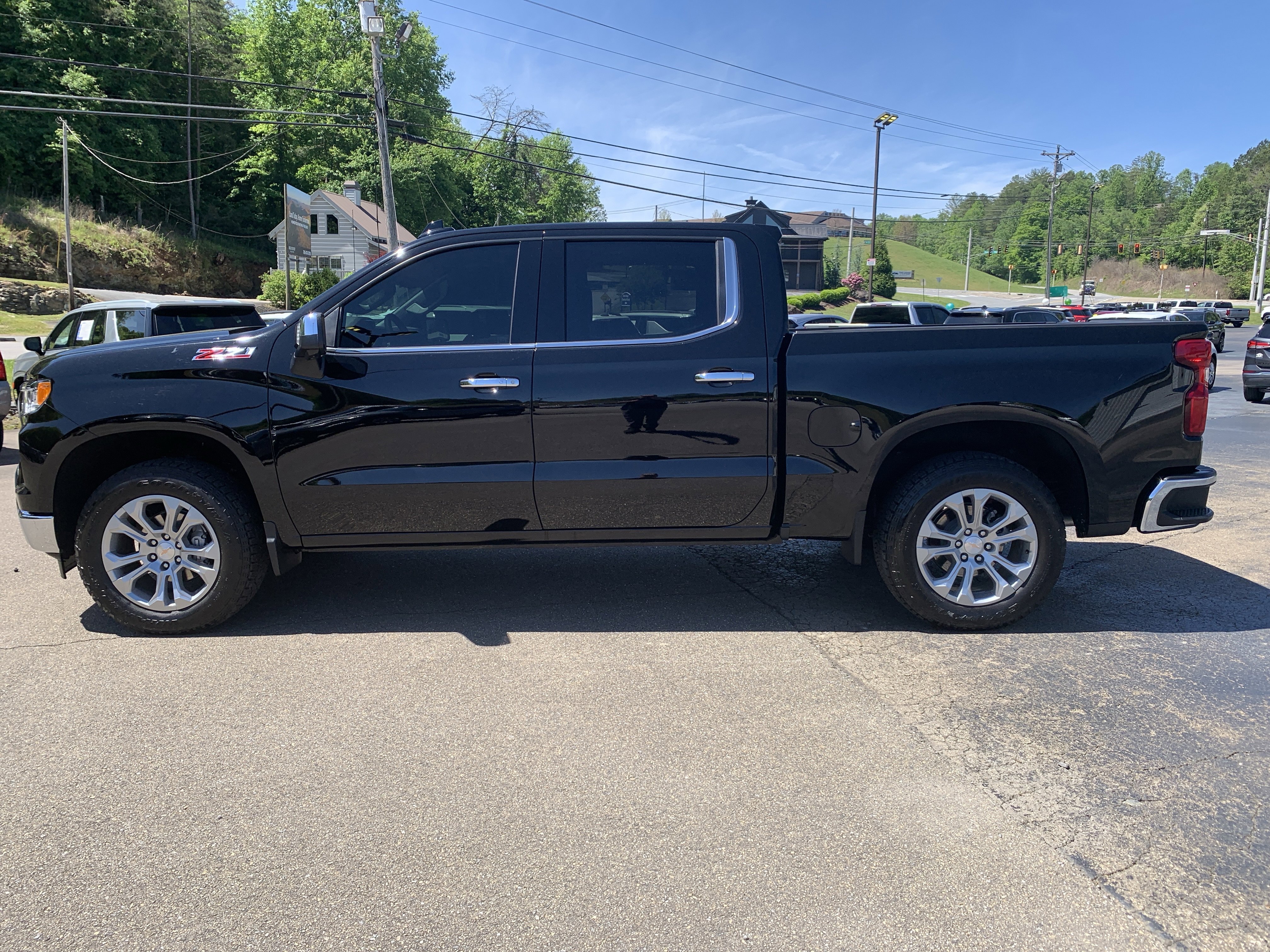 Used 2024 Chevrolet Silverado 1500 LTZ w/ LTZ Premium Package AWD/4WD image 16