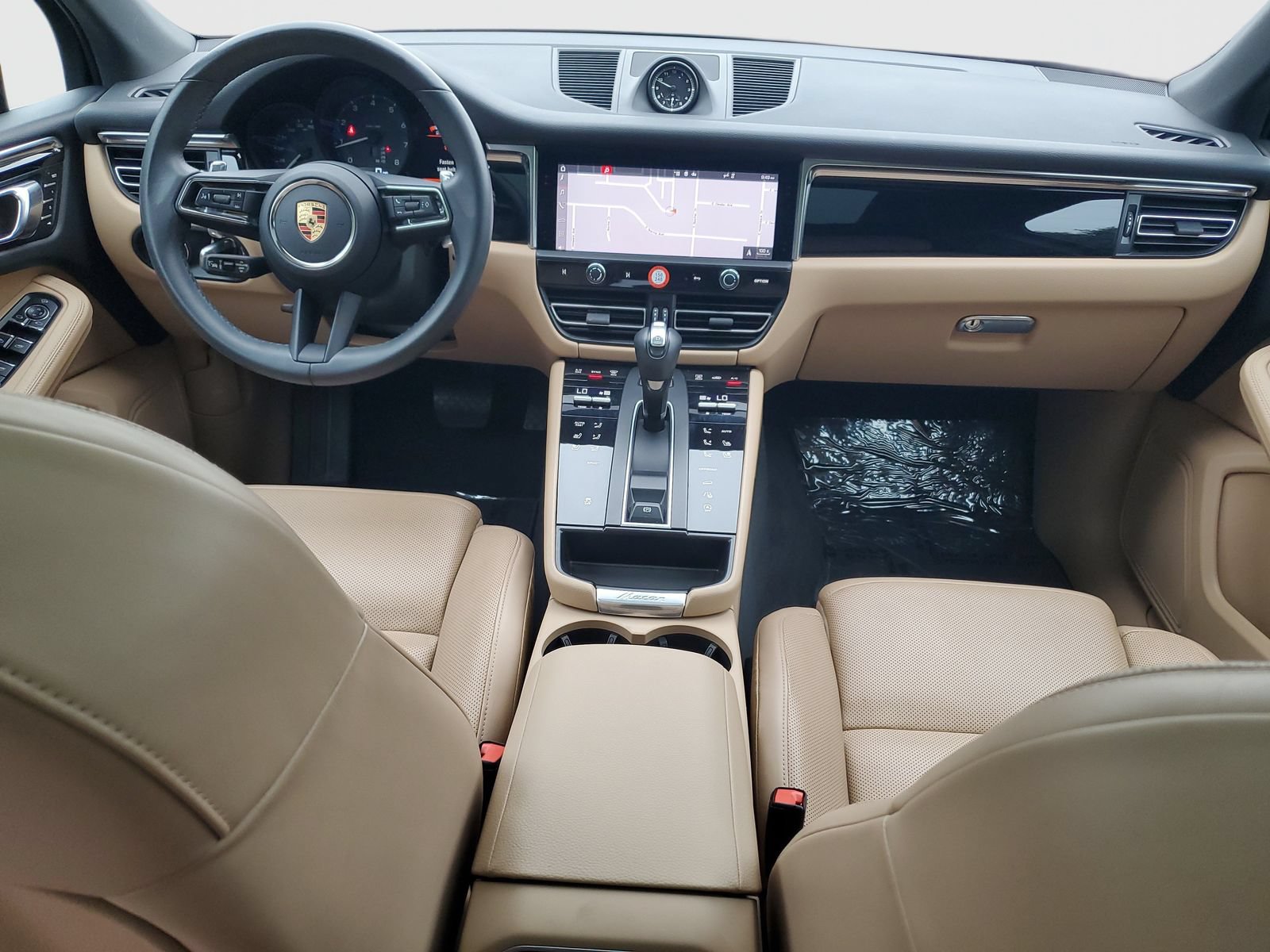Used 2023 Porsche Macan AWD/4WD image 10
