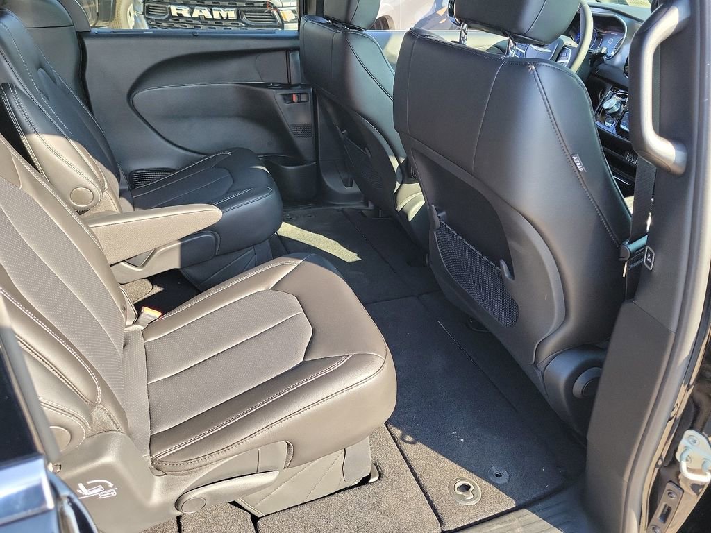 New 2025 Chrysler Voyager LX image 9