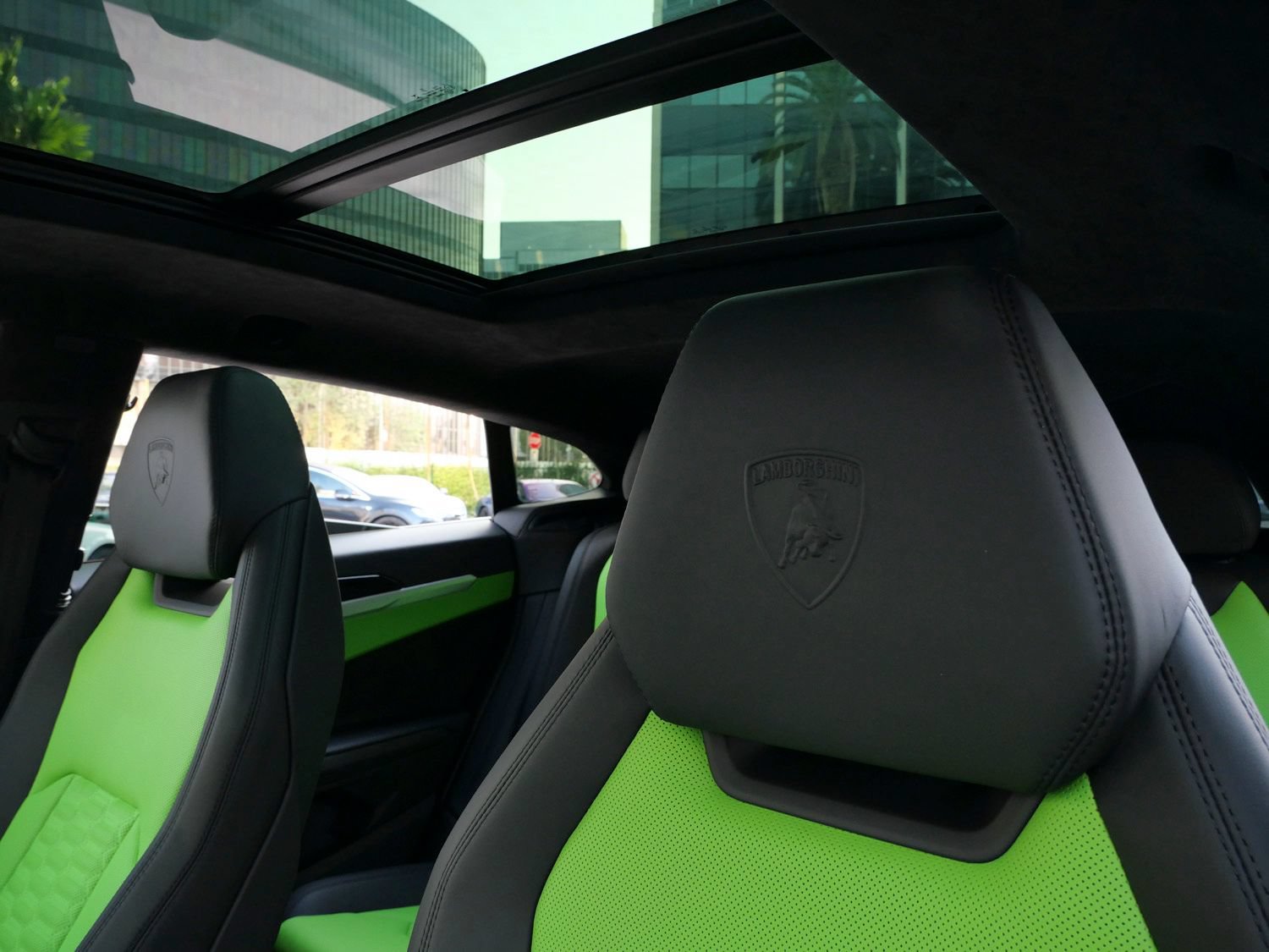 Used 2022 Lamborghini Urus AWD/4WD image 26