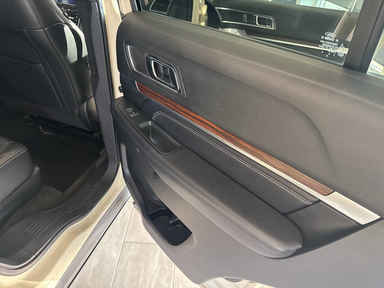 Used 2018 Ford Explorer Limited w/ Equipment Group 301A image 30