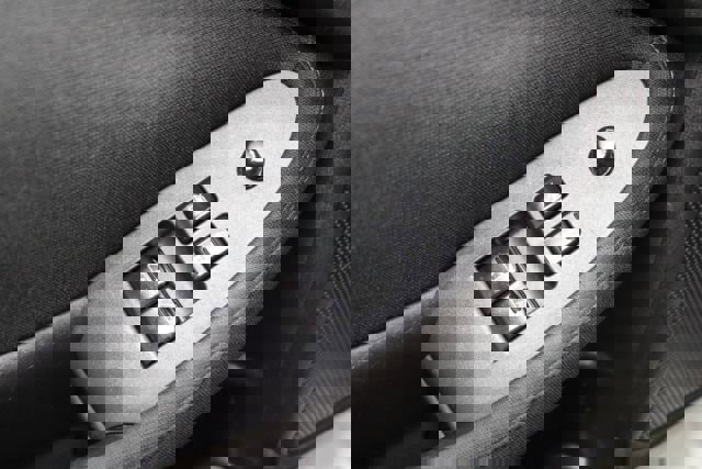 Used 2016 Nissan 370Z w/ Sport Package image 10