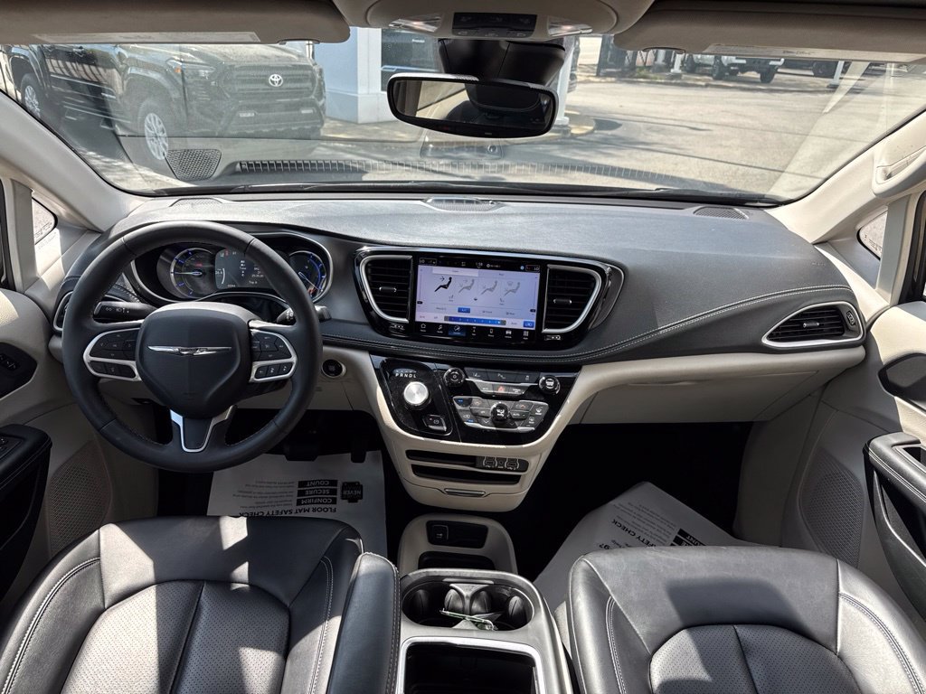 Used 2024 Chrysler Pacifica Limited FWD image 17