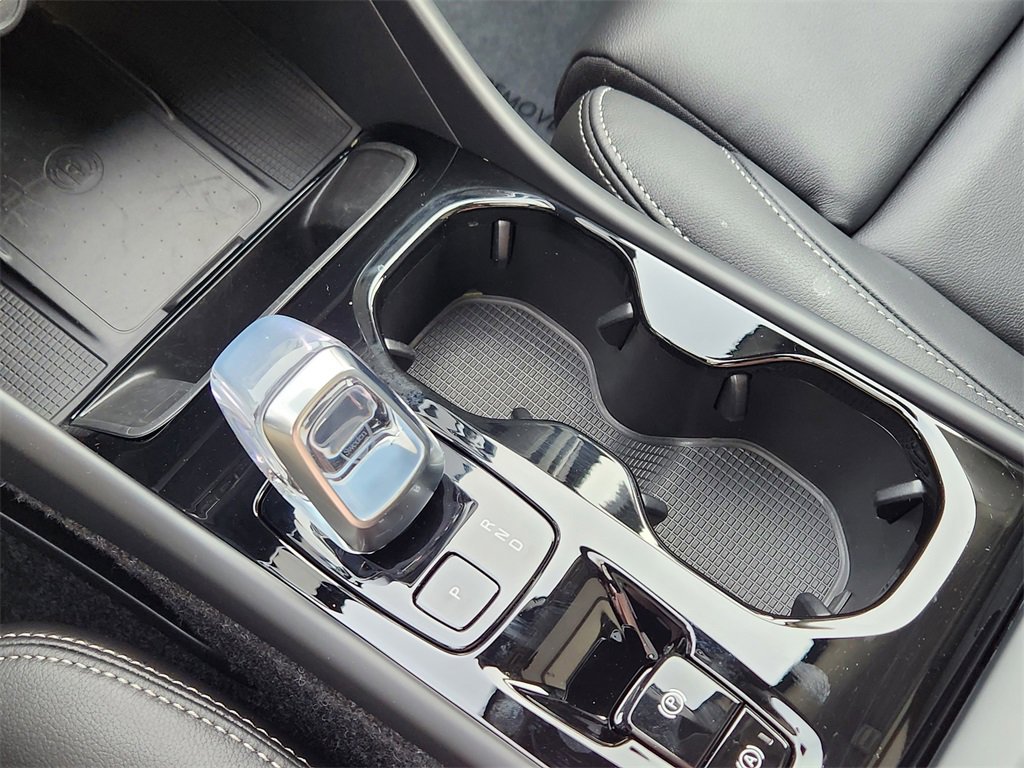 Used 2026 Volvo XC40 B5 Ultra w/ Protection Package Premier image 18