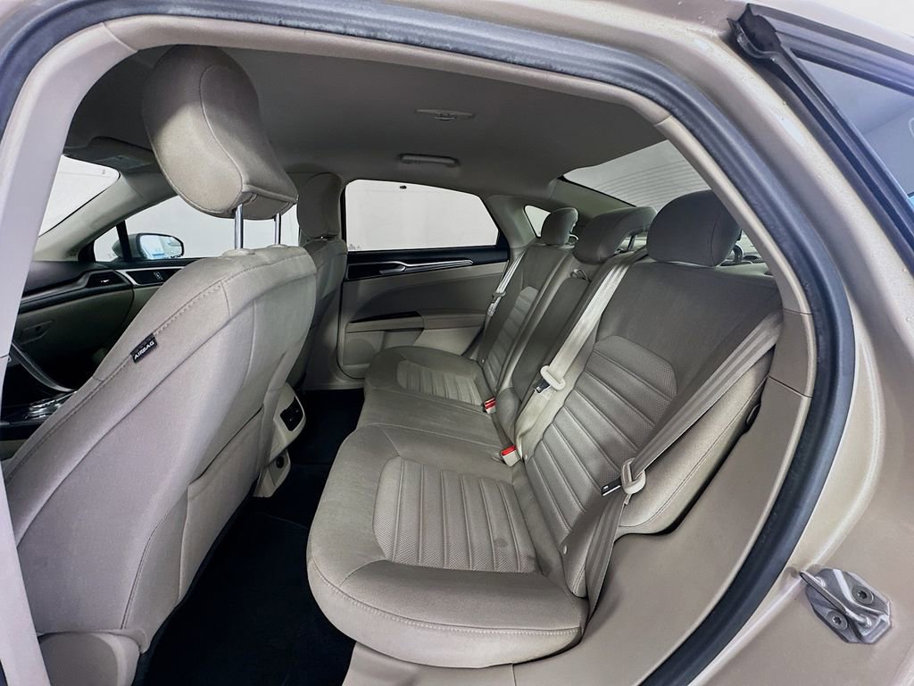 Used 2017 Ford Fusion SE w/ Fusion SE Technology Package image 22